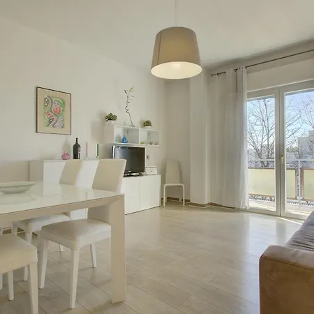 Sunlit-balcony Apartment Mestre