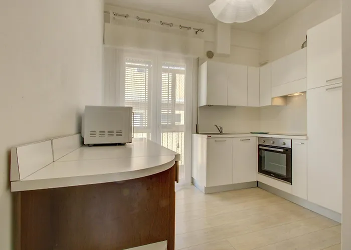 Sunlit-balcony Apartment Mestre