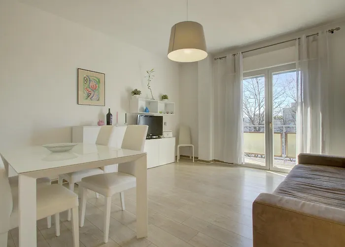 Sunlit-balcony Apartment Mestre